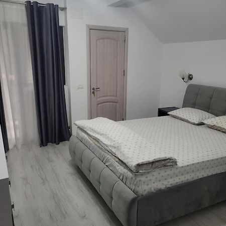 Vila Mae Star Curtea De Arges Bagian luar foto